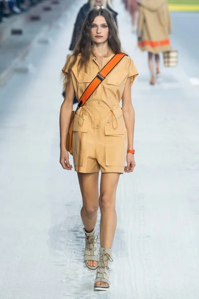 Look 13